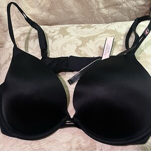 Victoria’s Secret 38C Black Underwire Bra